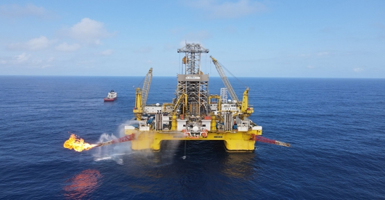 超深水半潛式鉆井平臺 藍鯨1號